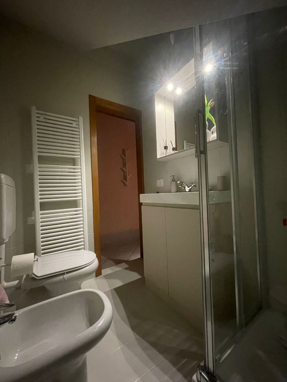 Bagno confortevole con riscaldamento e tutti i comfort